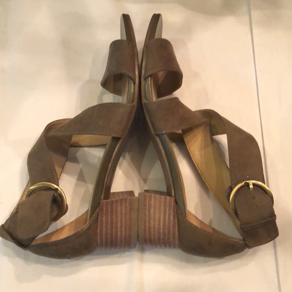 Naturalizer low stacked heel wide criss cross ankle strap faux suede sandals - Picture 5 of 12